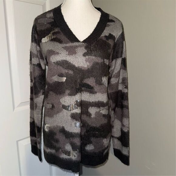 LOGO by Lori Goldstein Sweaters - LOGO Lavish Lori Goldstein Womens Gray Camo V-Neck Sweater Sequin Accents Size S
